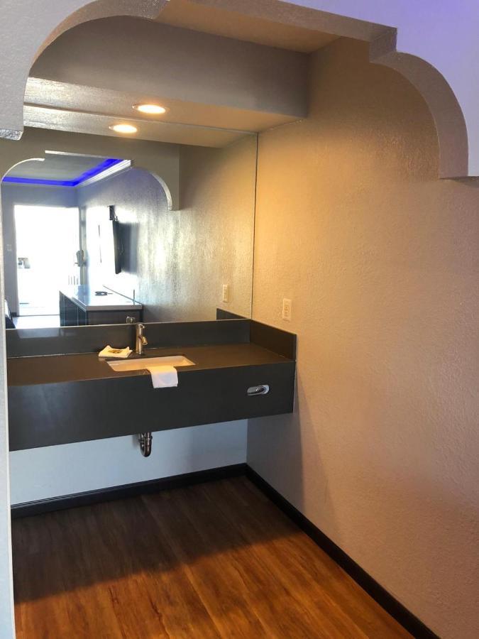 بومونا Sunset Motel المظهر الخارجي الصورة
